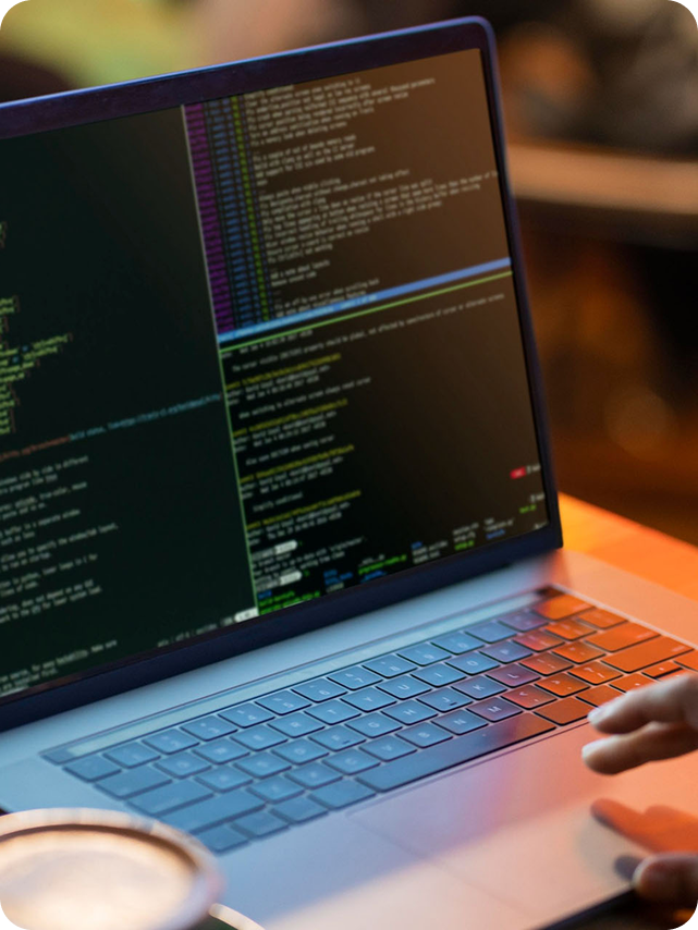 Laptop con código